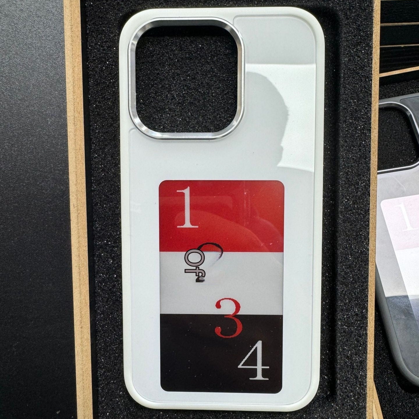 E-ink Screen Phone Case Unlimited Screen Projection Personalized Phone Cover Battery Free New Designer Luxury Phone Case - HZ Mobile