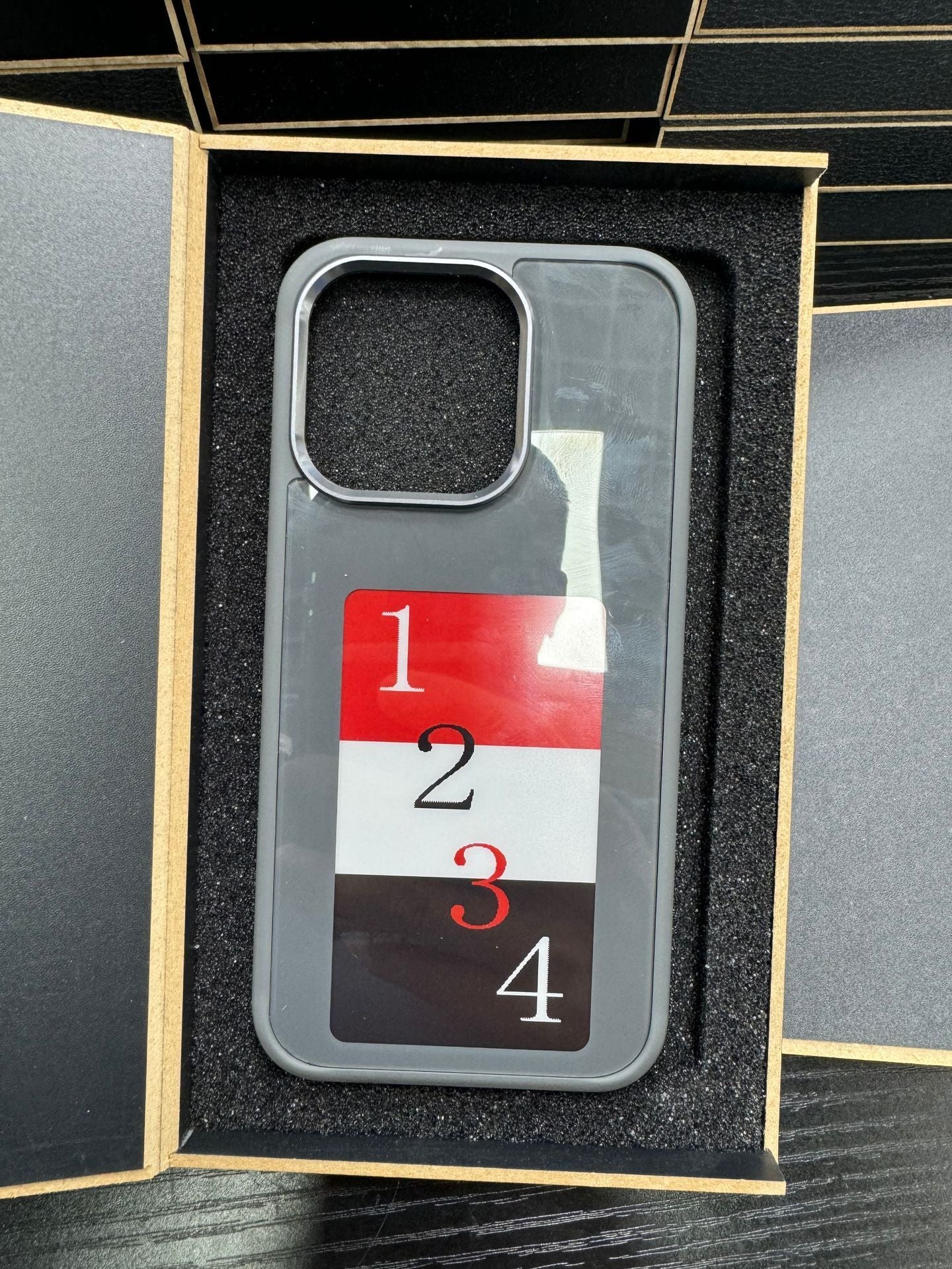 E-ink Screen Phone Case Unlimited Screen Projection Personalized Phone Cover Battery Free New Designer Luxury Phone Case - HZ Mobile